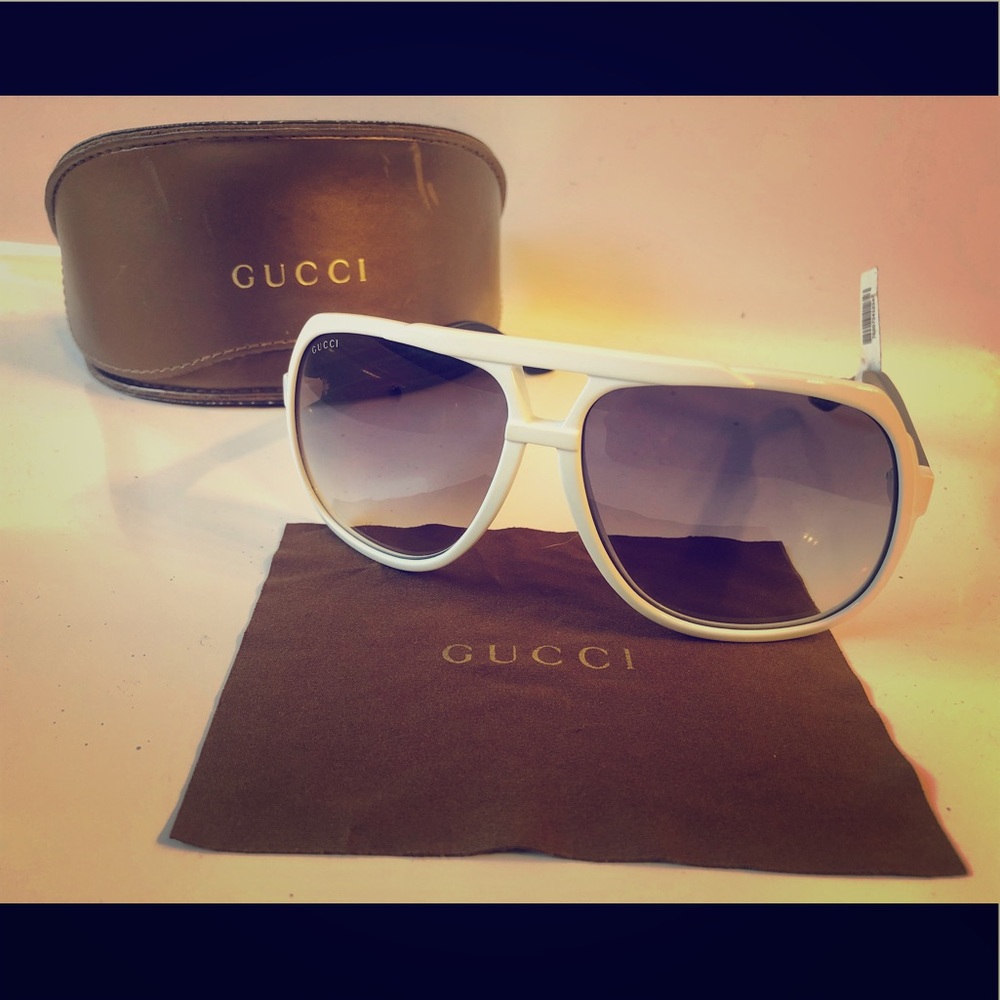 GUCCI Sunglasses / original carrying case / cloth